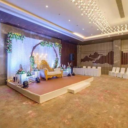 The Amore Surat Hotel Exterior photo