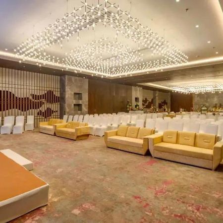 The Amore Surat Hotel Exterior photo