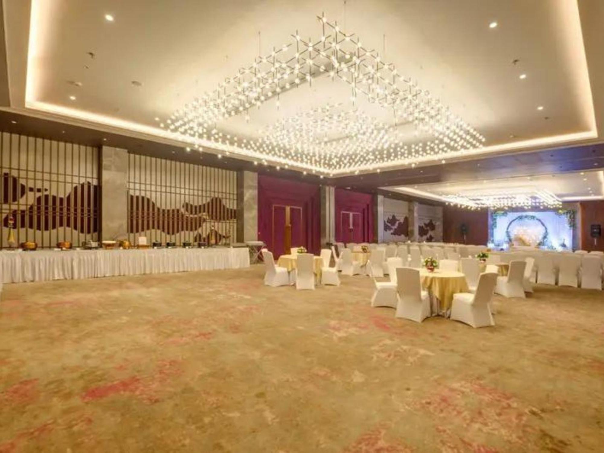 The Amore Surat Hotel Exterior photo